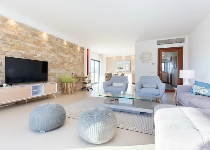 Spacious Balcony Family Apartment